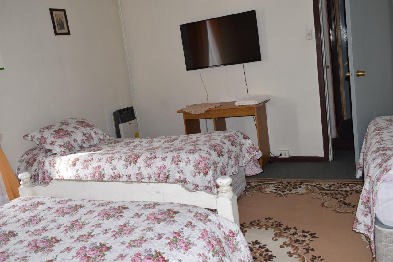Hostal Torres Del Paine Punta Arenas Exterior photo