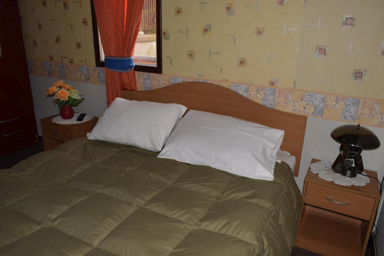 Hostal Torres Del Paine Punta Arenas Exterior photo
