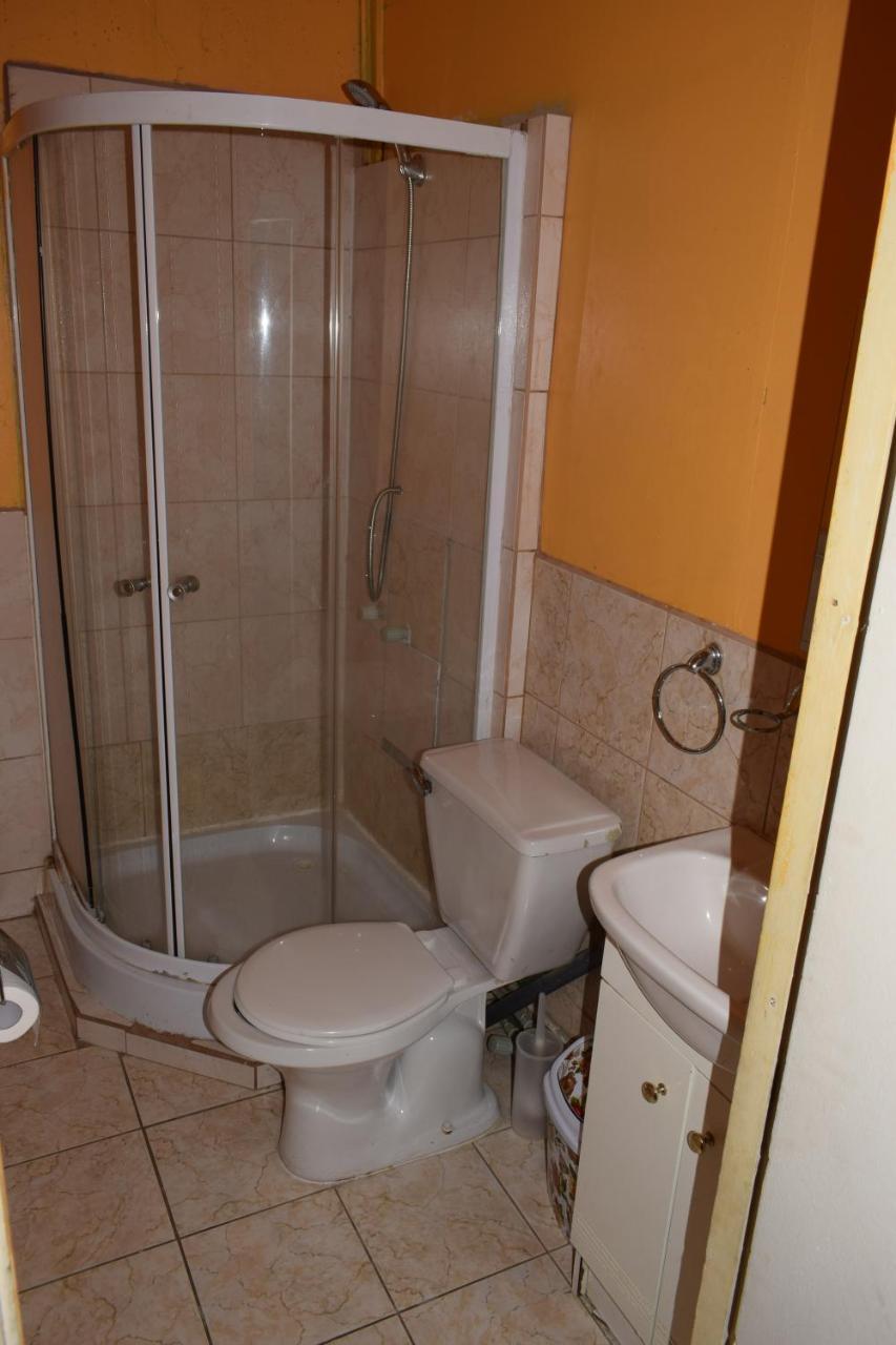 Hostal Torres Del Paine Punta Arenas Exterior photo