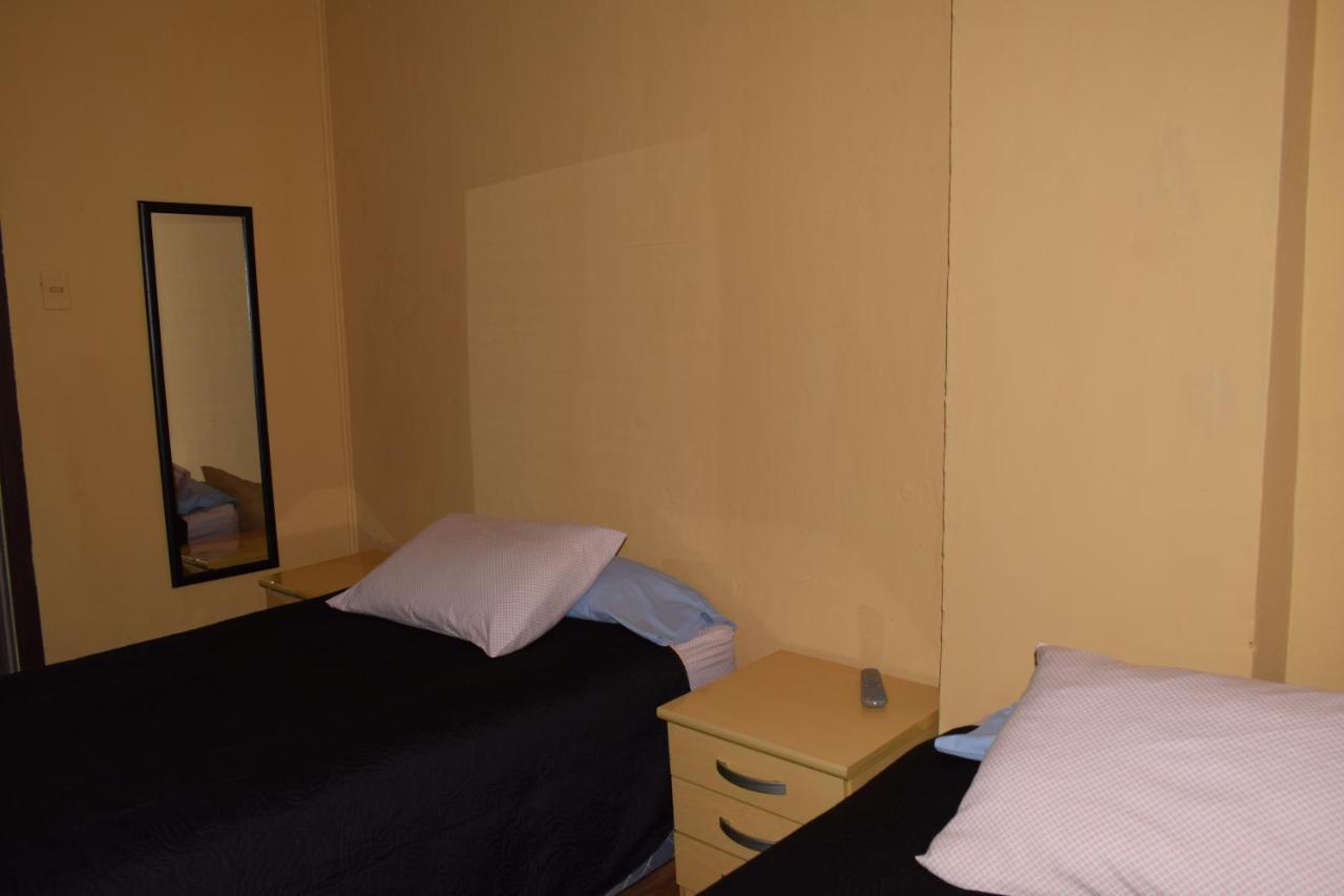 Hostal Torres Del Paine Punta Arenas Exterior photo